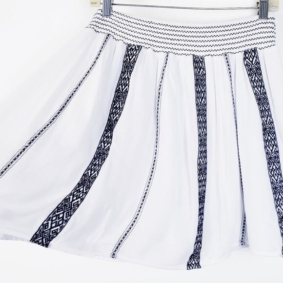 Alya  White Gauze‎ Navy Embroidered Skater Skirt Size Large Fully lined - Picture 8 of 10